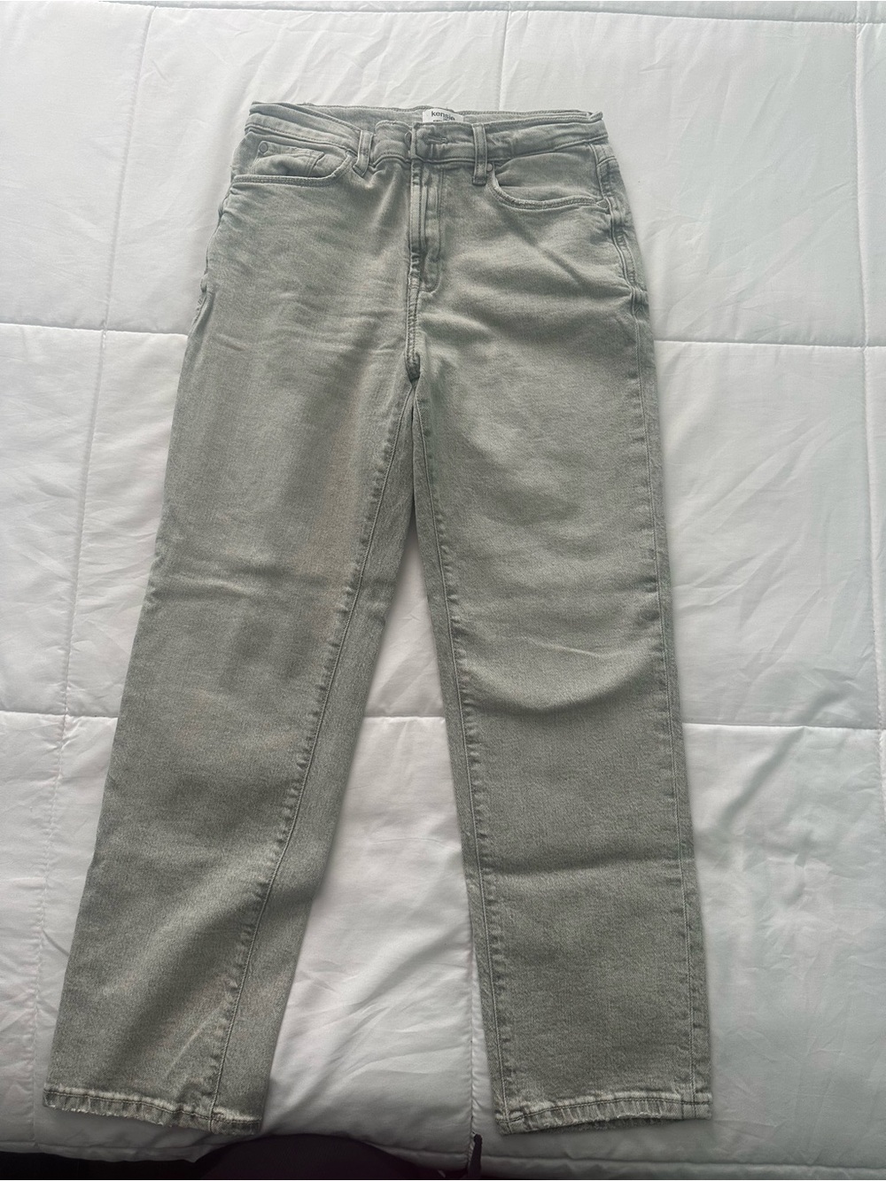 Kensie Women’s Light Gray Straight Leg Jeans